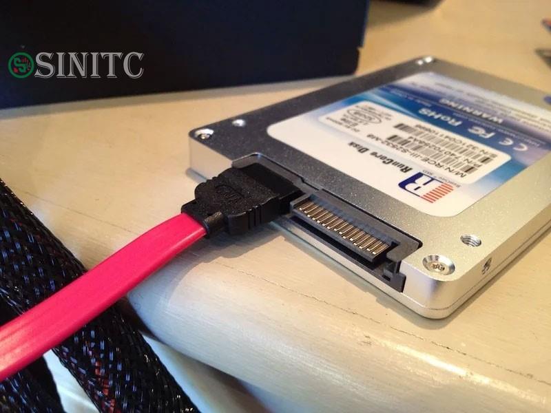SSD SATA 2,5" có cáp SATA