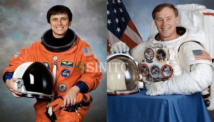 Hai phi hành gia người Mỹ là Franklin Chang-Diaz (trái ảnh) và Jerry Ross (phải ảnh) có tất cả 7 lần bay vào không gian, đang nắm giữ kỷ lục nhiều lần bay vào không gian nhất. Jerry Ross đã thực hiện những chuyến bay vào vũ trụ trong giai đoạn từ năm 1985 - 2002, là người đầu tiên đạt cột mốc 7 lần bay vào không gian. Chang-Diaz san bằng kỷ lục này vào năm 2002.