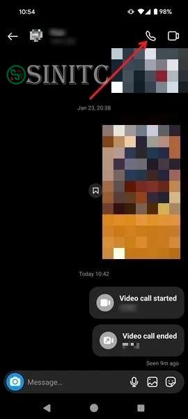Nhấn vào biểu tượng cuộc gọi điện thoại trong ứng dụng Instagram.