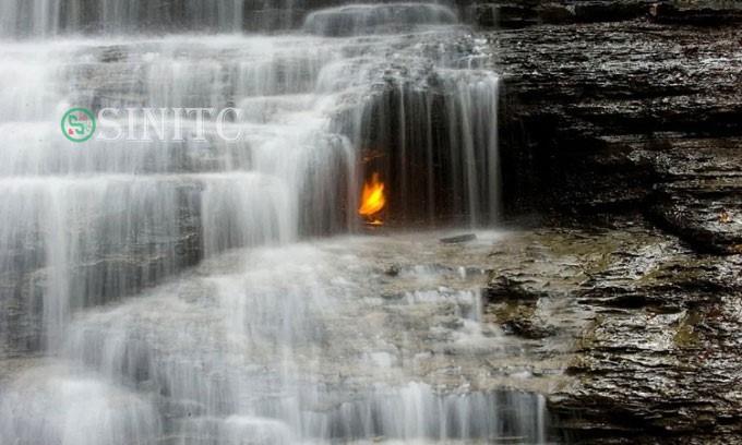 Thác Eternal Flame, khu bảo tồn Shale Creek, New York, Mỹ