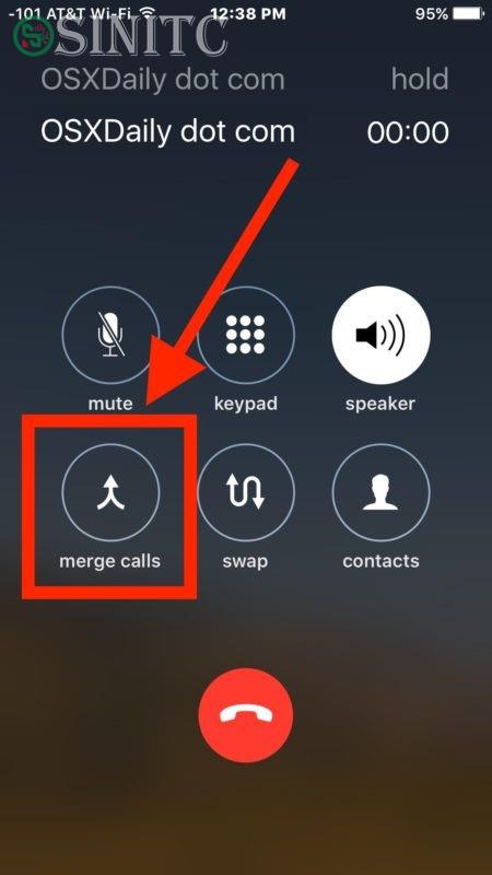 Khi voicemail bắt đầu ghi âm, bạn tiếp tục ấn vào nút "Merge Calls"