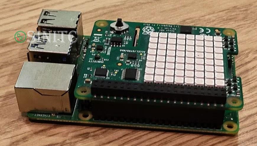 Raspberry Pi có gắn Sense HAT