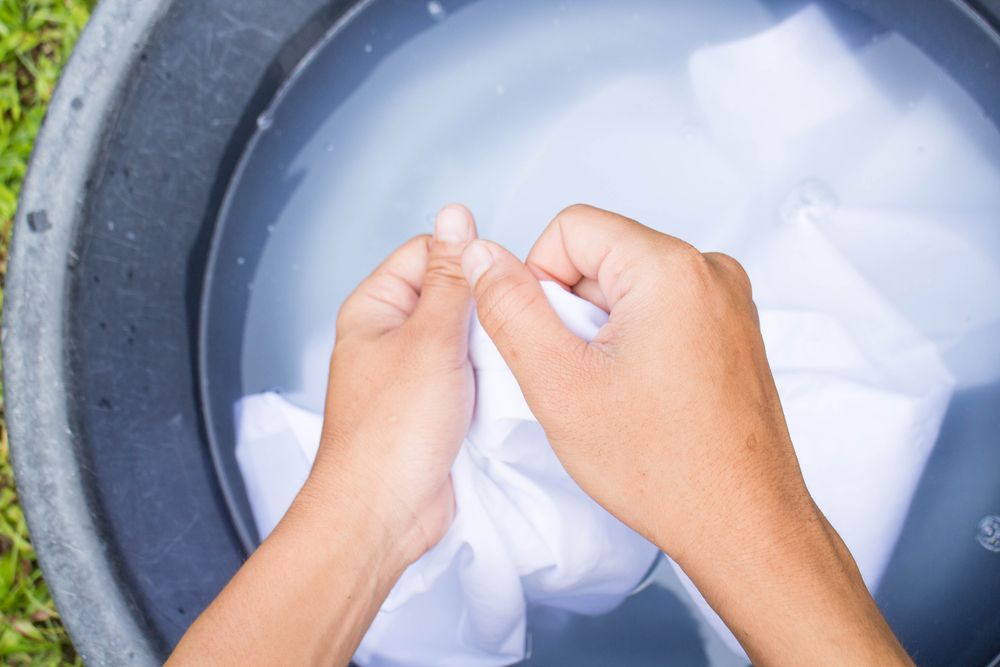 Ngâm nước xả vải đúng cách