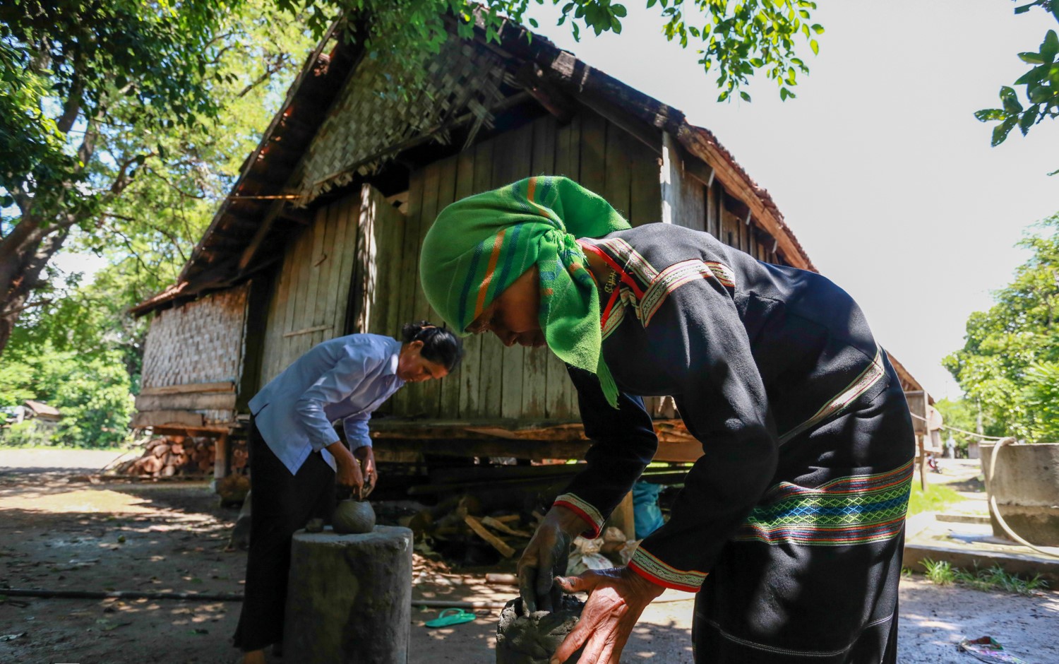 nghề gốm cổ của người M'nông Rlăm