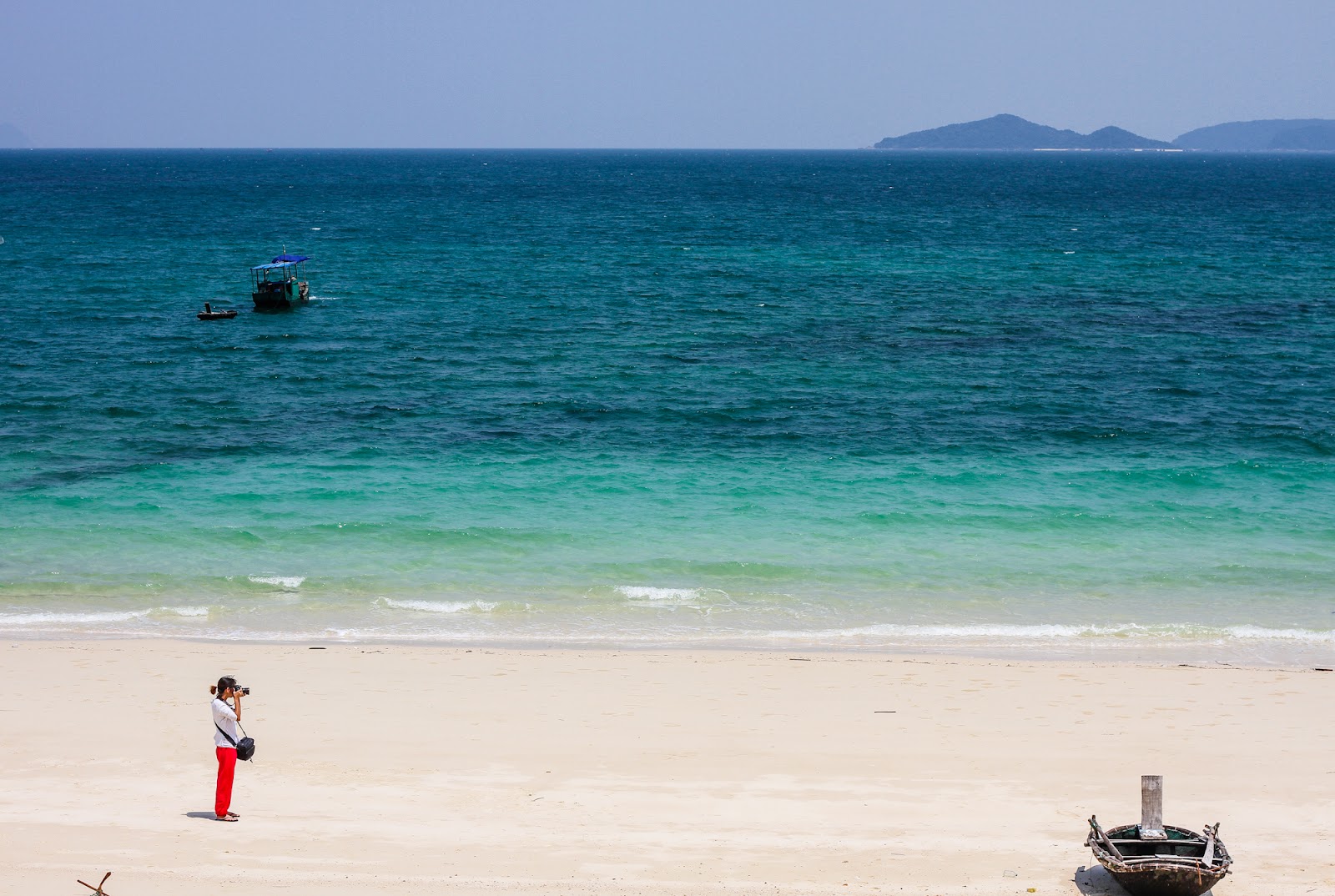 Bãi biển trên đảo Thanh Lân.